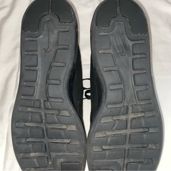 Black Nike Air Running Shoes - Picture 4 of 12